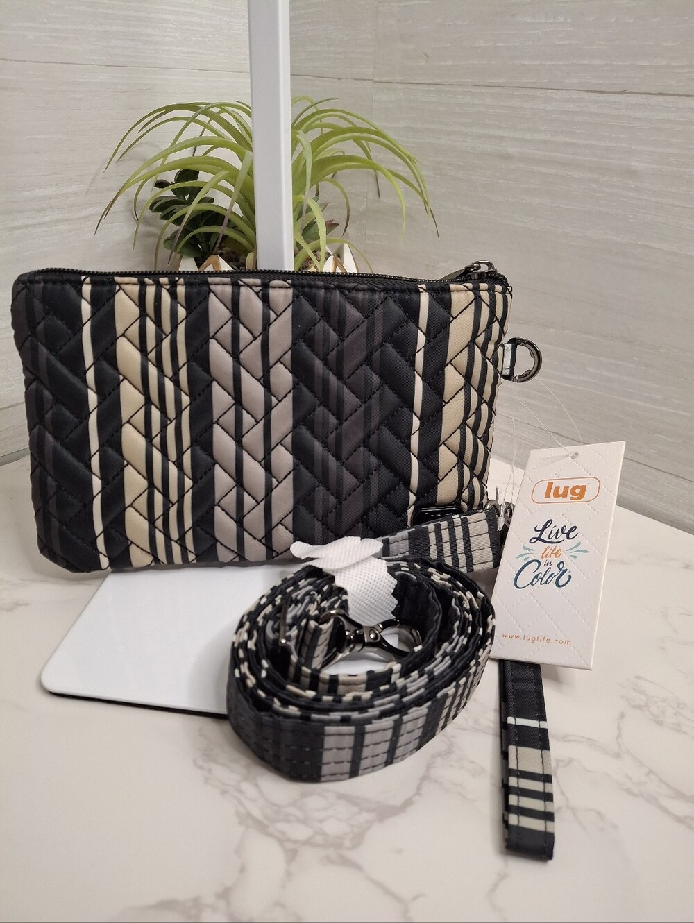 Lug Peekaboo Plaid Floral Quilted Convertible Crossbody Wristlet NWT